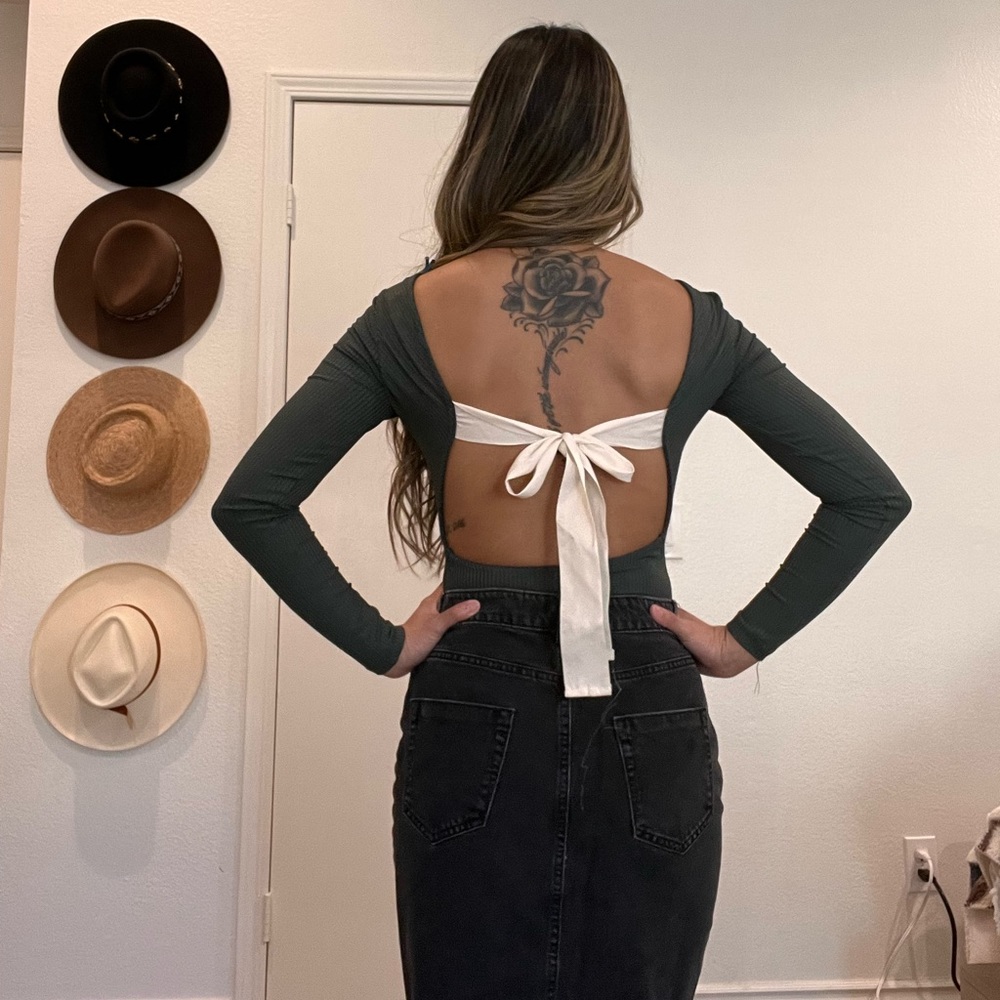 Long sleeve with open back. Ribbon tie back detail